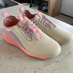 NWOT Womens Size 9 Clove Sneakers